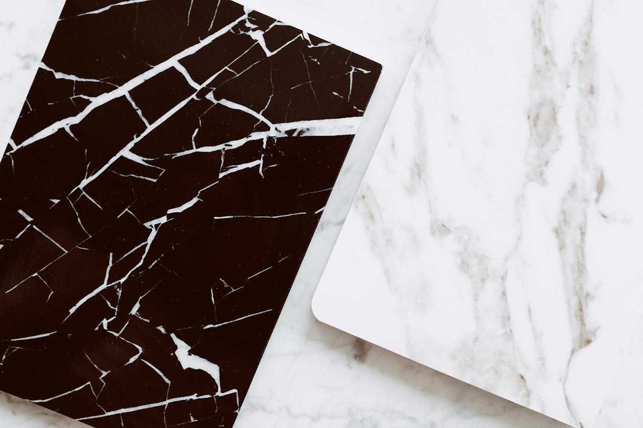 mobile-01 Stylish black and white marble tiles with a sleek, minimalist design, perfect for interior decor.